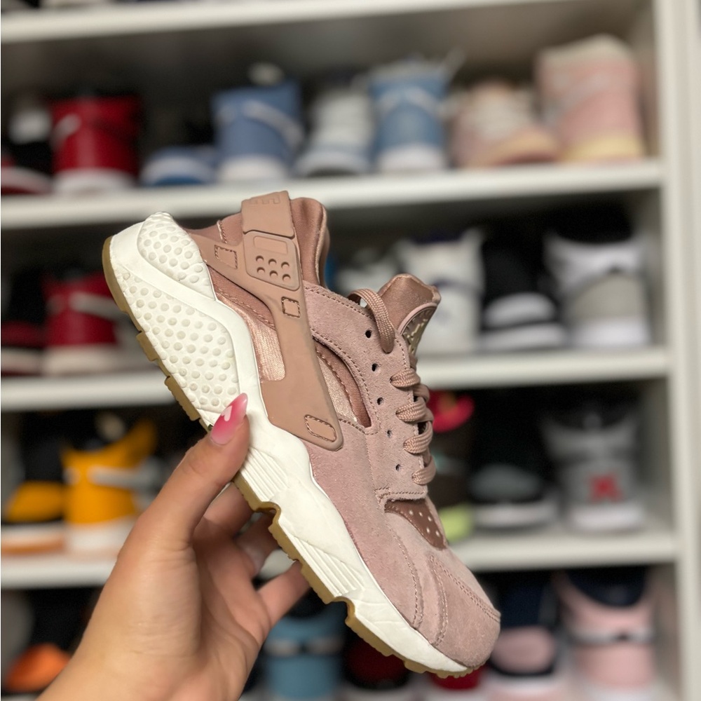 Nike Womens Huarache Run AA0524-600 Particle Pink Gum Bottom Size 7.5